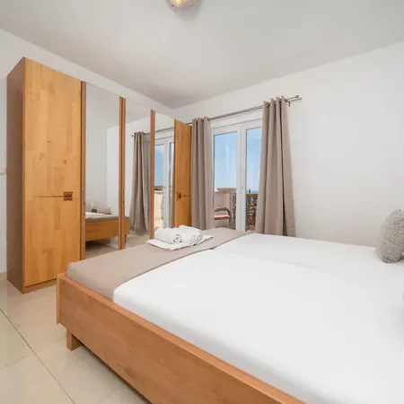 Ela Апартаменты *