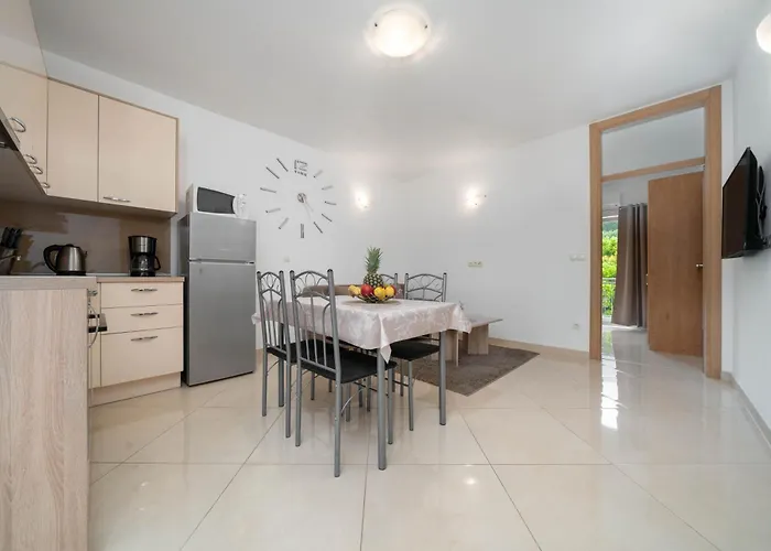 Ela Appartement Makarska