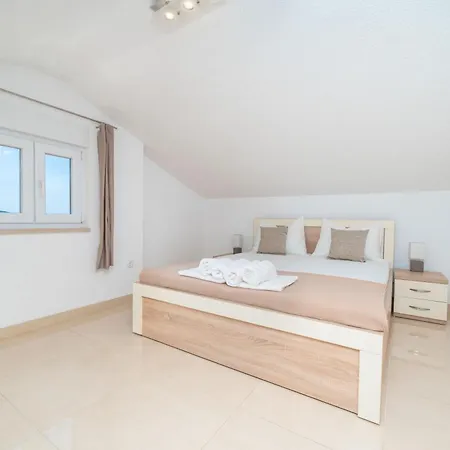 Ela Apartmani *