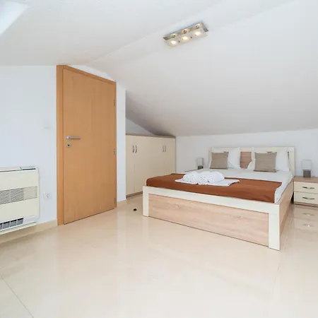 Ela Apartmani *