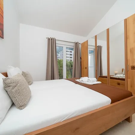 Ela Apartmani Makarska