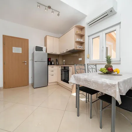 Ela Apartmani * Makarska
