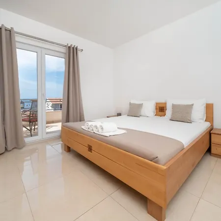 Ela Apartmani * Makarska