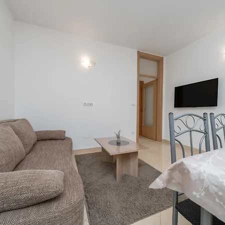 Apartment Ela