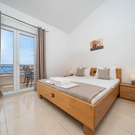 Ela Apartmani *