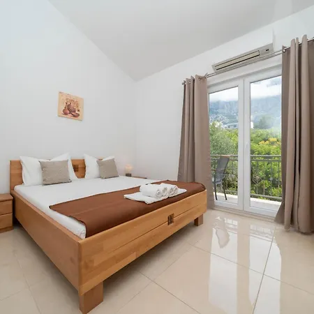 Ela Apartmani * Makarska
