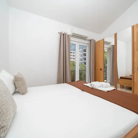 Ela Apartmani *